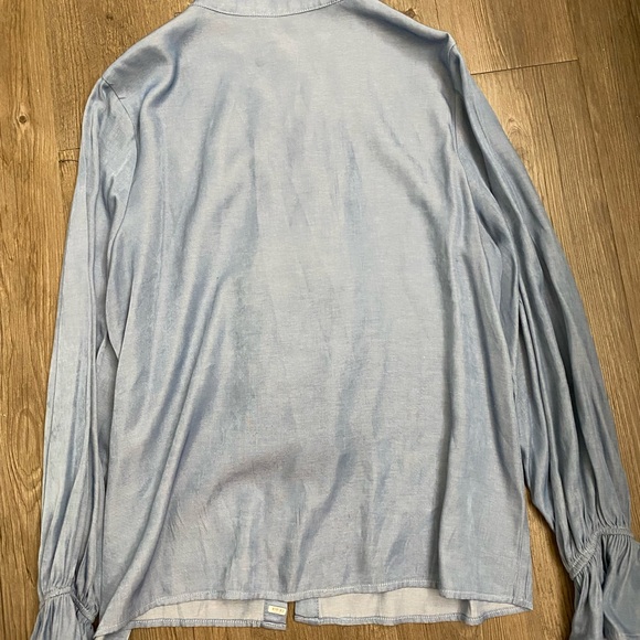 Ursime Light Blue Ruffled Button-Up Blouse - Picture 5 of 9